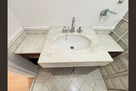 Apartamento para alugar com 130m², 3 quartos e 1 vaga Apartamento para alugar com 130m², 3 quartos e 1 vagaBanheiro social