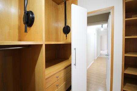 Apartamento para alugar com 130m², 2 quartos e 1 vagaCloset da suíte