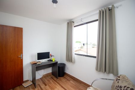 Quarto 2 de apartamento para alugar com 2 quartos, 56m² em Parque Maracana, Contagem