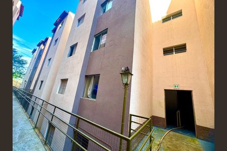 Apartamento para alugar com 55m², 2 quartos e 1 vagaPlaca instalada na fachada do imóvel 