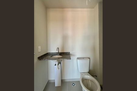 Banheiro de apartamento à venda com 2 quartos, 66m² em Parque Industrial, Campinas