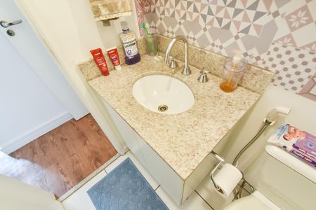 Apartamento à venda com 60m², 2 quartos e 1 vaga Apartamento à venda com 60m², 2 quartos e 1 vagaBanheiro da suíte