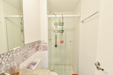 Apartamento à venda com 60m², 2 quartos e 1 vaga Apartamento à venda com 60m², 2 quartos e 1 vagaBanheiro da suíte