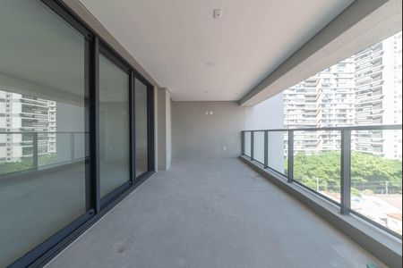 Apartamento à venda com 151m², 3 quartos e 2 vagas Apartamento à venda com 151m², 3 quartos e 2 vagasVaranda