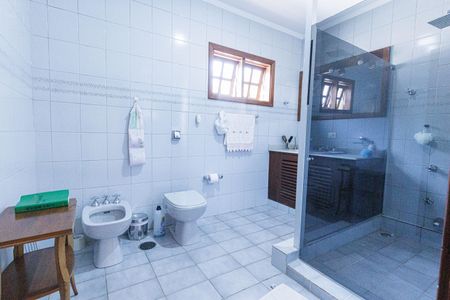 Casa de condomínio para alugar com 3818m², 4 quartos e 6 vagasBanheiro Corredor