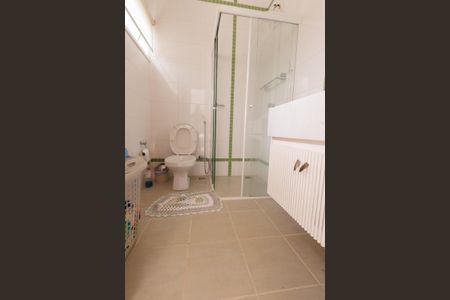 Casa de condomínio para alugar com 3818m², 4 quartos e 6 vagasBanheiro