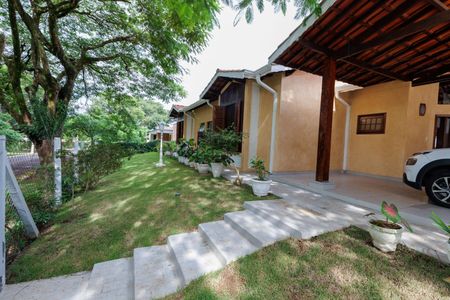 Casa de condomínio para alugar com 3818m², 4 quartos e 6 vagasfrente