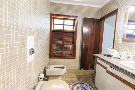 Casa de condomínio para alugar com 3818m², 4 quartos e 6 vagasBanheiro da Suíte 2