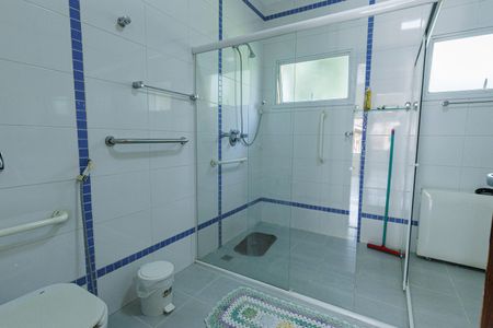 Casa de condomínio para alugar com 3818m², 4 quartos e 6 vagasBanheiro da Suíte 3