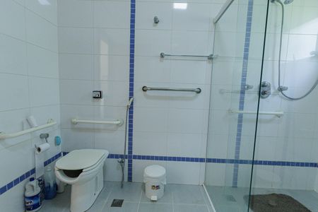 Casa de condomínio para alugar com 3818m², 4 quartos e 6 vagasBanheiro da Suíte 3