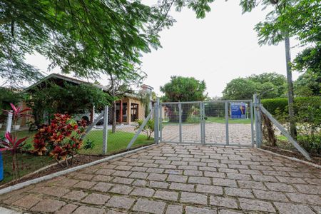 Casa de condomínio para alugar com 3818m², 4 quartos e 6 vagasEntrada