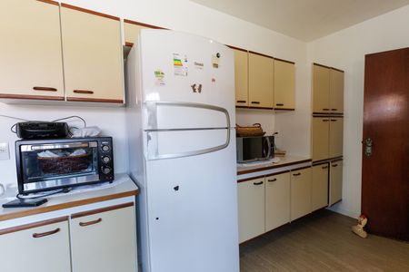 Casa de condomínio para alugar com 3818m², 4 quartos e 6 vagasCozinha