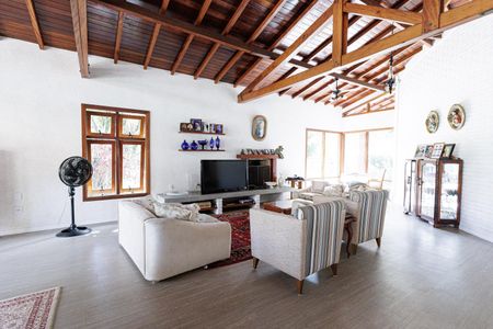 Casa de condomínio para alugar com 3818m², 4 quartos e 6 vagassala