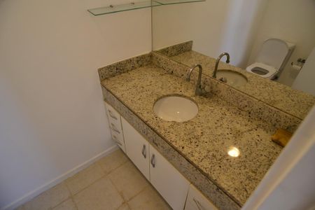 Apartamento para alugar com 225m², 3 quartos e 2 vagasBanheiro Social Superior