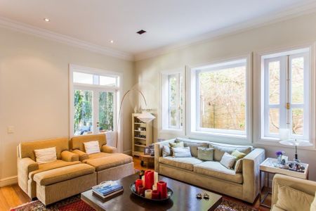 Casa à venda com 4 quartos, 700m² em Santo Amaro, São Paulo