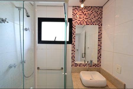 Apartamento à venda com 77m², 3 quartos e 2 vagasBanheiro da Suíte