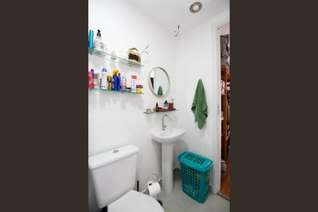 Banheiro de kitnet/studio para alugar com 1 quarto, 25m² em Pinheiros, São Paulo