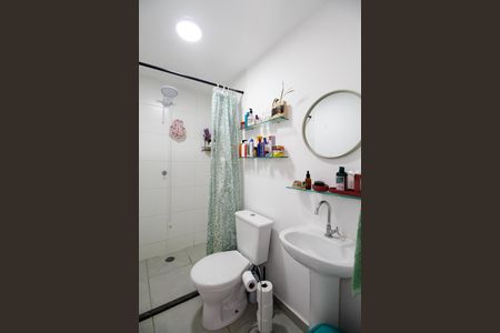 Banheiro de kitnet/studio para alugar com 1 quarto, 25m² em Pinheiros, São Paulo