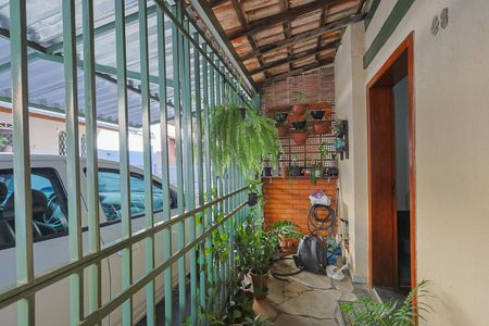 Casa à venda com 82m², 3 quartos e 1 vaga