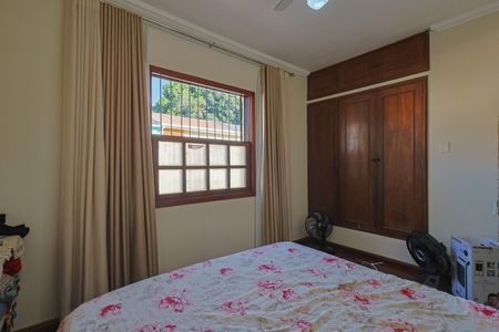 Casa à venda com 82m², 3 quartos e 1 vaga