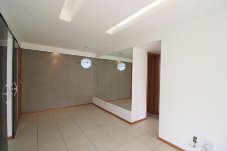 Sala de apartamento à venda com 3 quartos, 75m² em Barra da Tijuca, Rio de Janeiro
