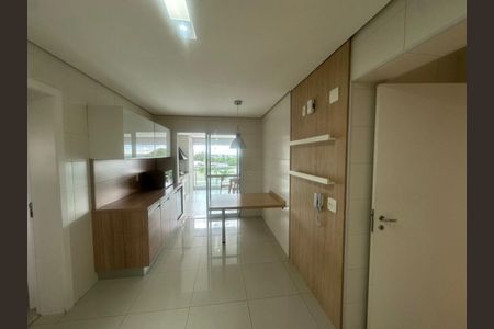 Apartamento para alugar com 245m², 4 quartos e sem vaga
