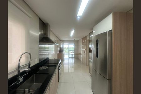 Apartamento para alugar com 245m², 4 quartos e sem vaga