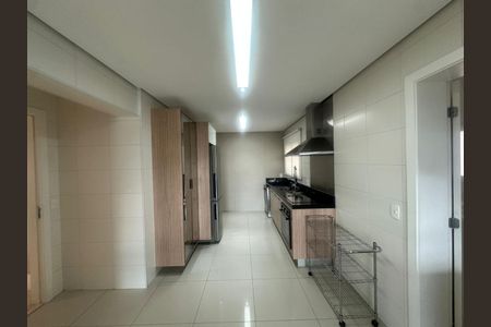 Apartamento para alugar com 245m², 4 quartos e sem vaga