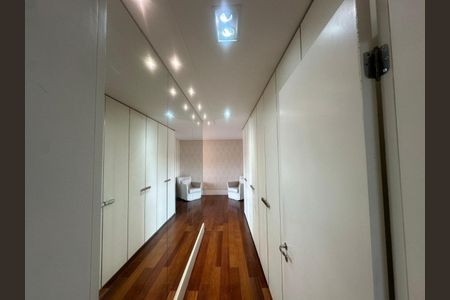 Apartamento para alugar com 245m², 4 quartos e sem vaga