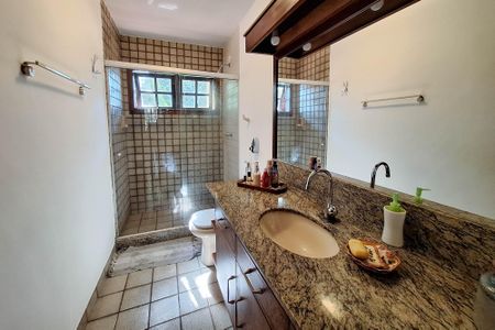 Casa para alugar com 241m², 4 quartos e 2 vagasBanheiro 1