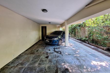 Casa para alugar com 241m², 4 quartos e 2 vagasQuintal
