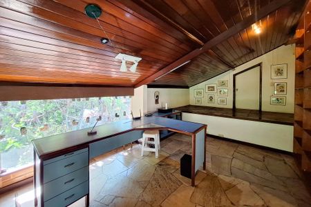 Casa para alugar com 241m², 4 quartos e 2 vagasEscritório