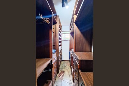 Casa para alugar com 241m², 4 quartos e 2 vagasCloset da suíte 1