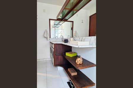 Casa para alugar com 241m², 4 quartos e 2 vagasBanheiro da Suíte 1