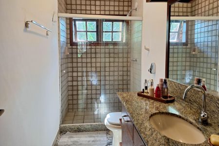 Casa para alugar com 241m², 4 quartos e 2 vagasBanheiro 1