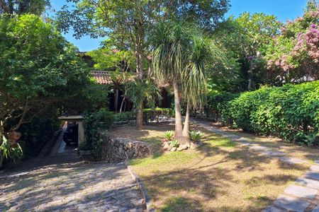 Casa para alugar com 241m², 4 quartos e 2 vagasQuintal