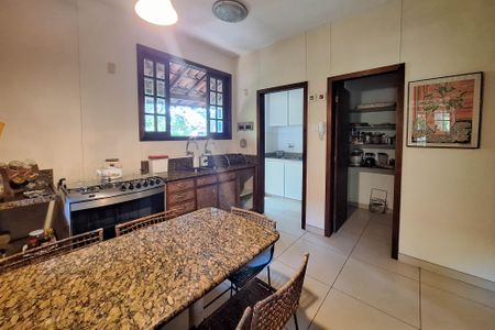Casa para alugar com 241m², 4 quartos e 2 vagasCozinha