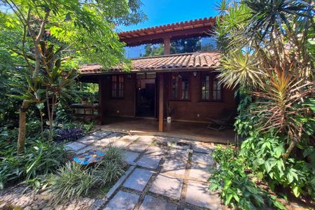 Casa para alugar com 241m², 4 quartos e 2 vagasQuintal