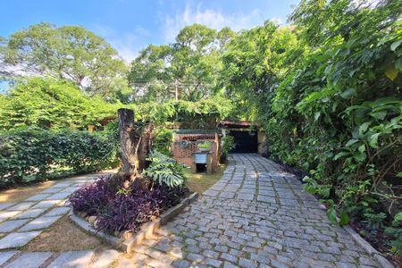 Casa para alugar com 241m², 4 quartos e 2 vagasQuintal