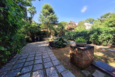 Casa para alugar com 241m², 4 quartos e 2 vagasQuintal