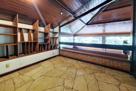 Casa para alugar com 241m², 4 quartos e 2 vagasEscritório