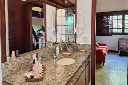 Casa para alugar com 241m², 4 quartos e 2 vagasBanheiro 1