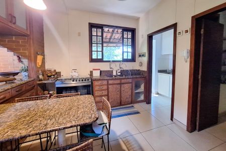 Casa para alugar com 241m², 4 quartos e 2 vagasCozinha