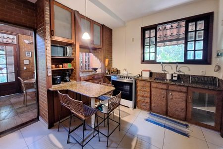 Casa para alugar com 241m², 4 quartos e 2 vagasCozinha