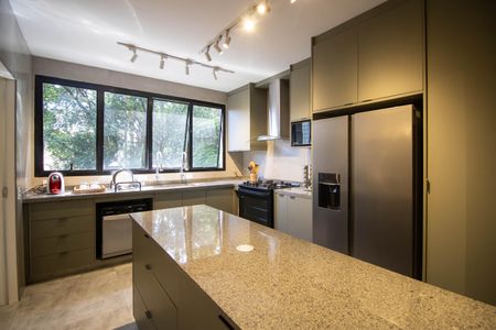 Apartamento à venda com 229m², 3 quartos e 3 vagas Apartamento à venda com 229m², 3 quartos e 3 vagasCozinha