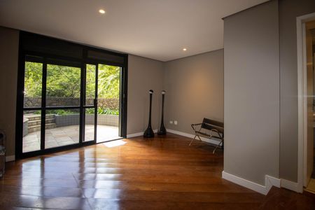 Apartamento à venda com 229m², 3 quartos e 3 vagas Apartamento à venda com 229m², 3 quartos e 3 vagasÁrea de lazer privado