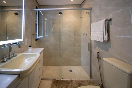 Apartamento à venda com 229m², 3 quartos e 3 vagas Apartamento à venda com 229m², 3 quartos e 3 vagasBanheiro Social