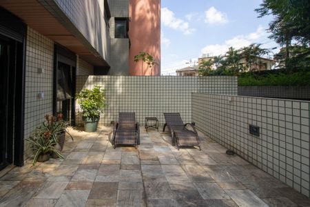 Apartamento à venda com 229m², 3 quartos e 3 vagas Apartamento à venda com 229m², 3 quartos e 3 vagasÁrea de lazer privado