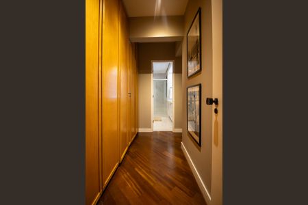 Apartamento à venda com 229m², 3 quartos e 3 vagas Apartamento à venda com 229m², 3 quartos e 3 vagasSuíte