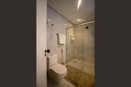 Apartamento à venda com 229m², 3 quartos e 3 vagas Apartamento à venda com 229m², 3 quartos e 3 vagasBanheiro Suíte